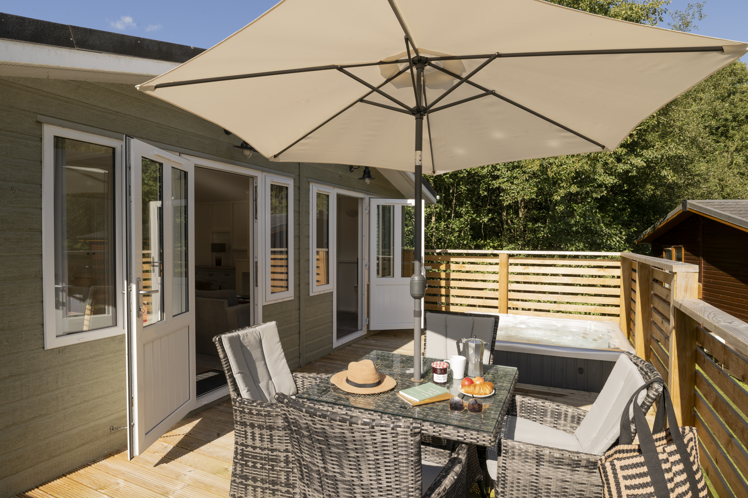 Willow Bay Lodge Escape Elite Spa Lodge 2 decking